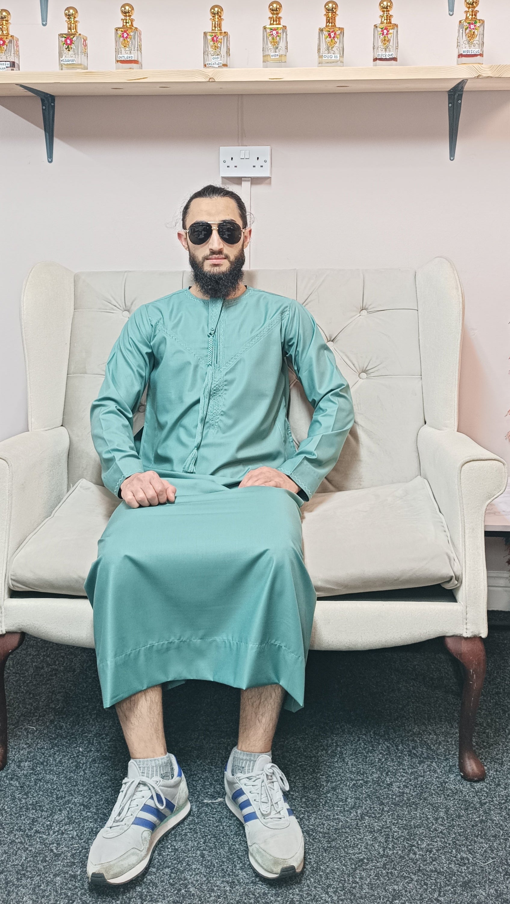 Emirati Thobe with Zipper & No Collar - Arabic Style Jubba for Men - Cotton Blend Fabric with Decorative String - Two Side Pockets - Strong Stitching - High Quality Comfortable Wear