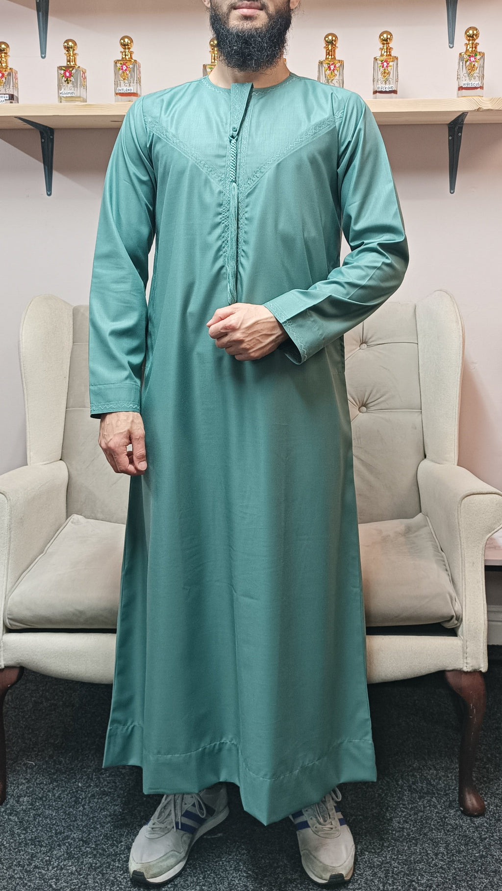 Emirati Thobe with Zipper & No Collar - Arabic Style Jubba for Men - Cotton Blend Fabric with Decorative String - Two Side Pockets - Strong Stitching - High Quality Comfortable Wear