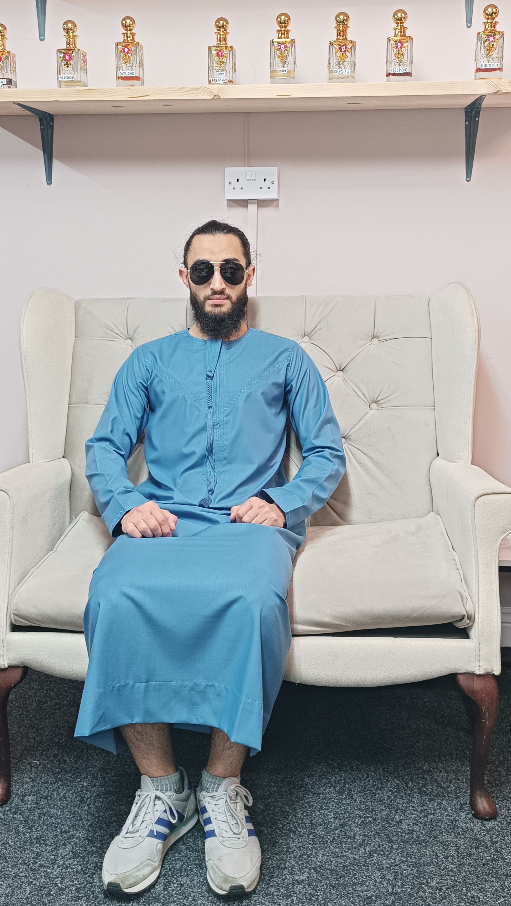 Emirati Thobe with Zipper & No Collar - Arabic Style Jubba for Men - Cotton Blend Fabric with Decorative String - Two Side Pockets - Strong Stitching - High Quality Comfortable Wear