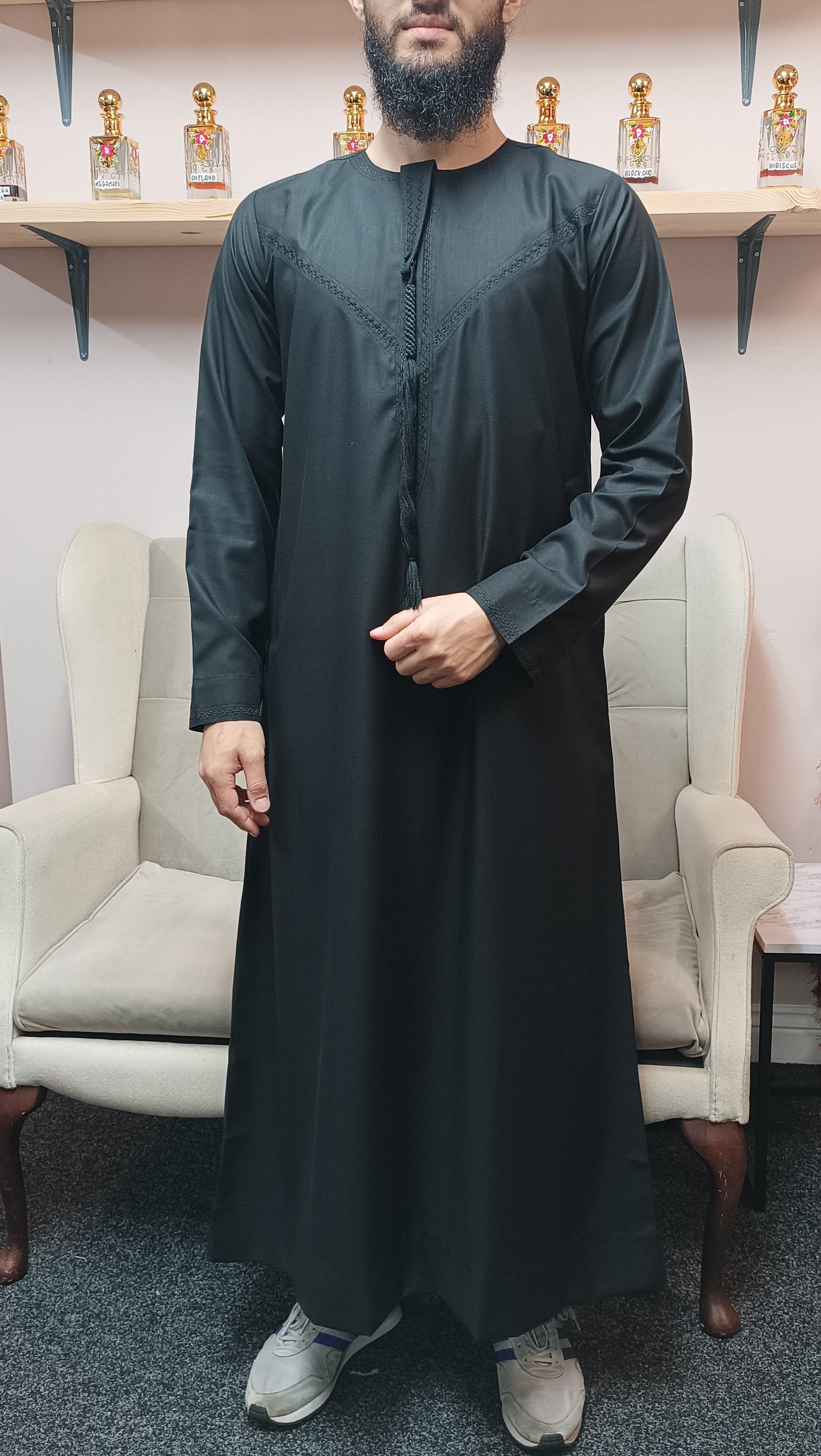 Emirati Thobe with Zipper & No Collar - Arabic Style Jubba for Men - Cotton Blend Fabric with Decorative String - Two Side Pockets - Strong Stitching - High Quality Comfortable Wear