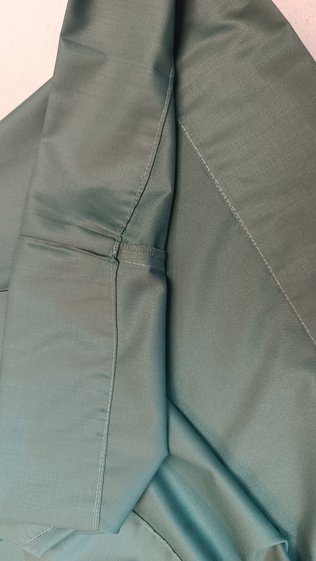 Emirati Thobe with Zipper & No Collar - Arabic Style Jubba for Men - Cotton Blend Fabric with Decorative String - Two Side Pockets - Strong Stitching - High Quality Comfortable Wear