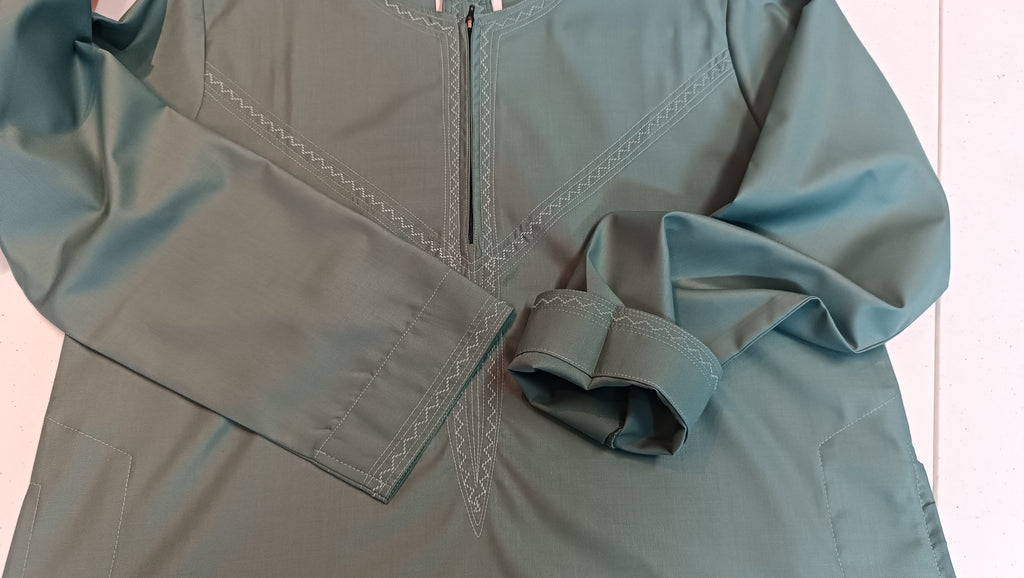 Emirati Thobe with Zipper & No Collar - Arabic Style Jubba for Men - Cotton Blend Fabric with Decorative String - Two Side Pockets - Strong Stitching - High Quality Comfortable Wear