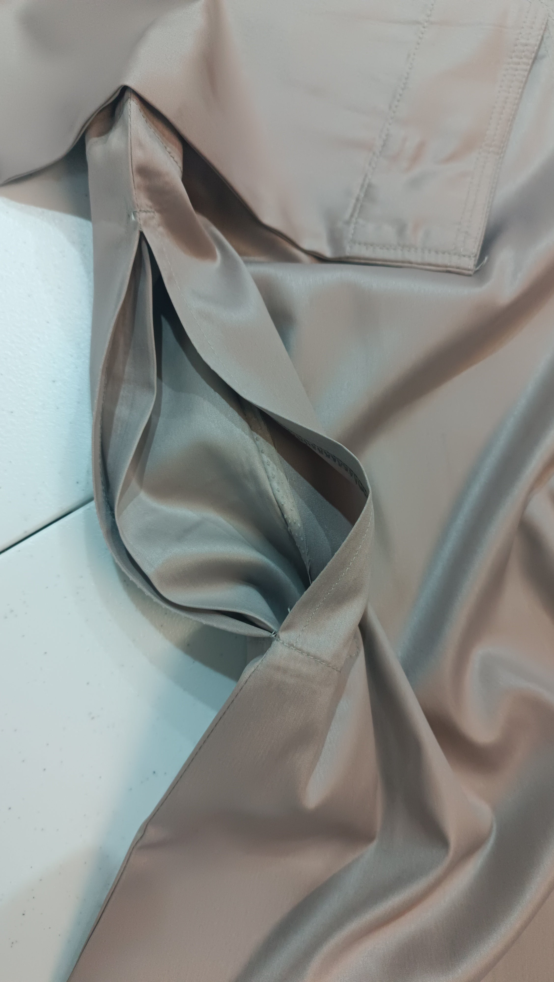 Arabic style Emirati thobe, silky collarless jubba.